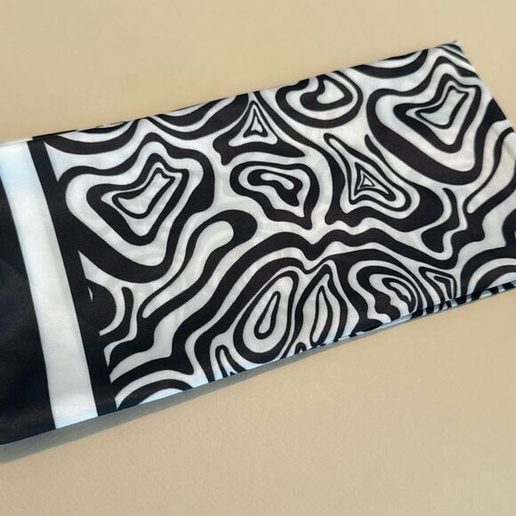 Black and White boho scarf P22 - Picture 3 of 4